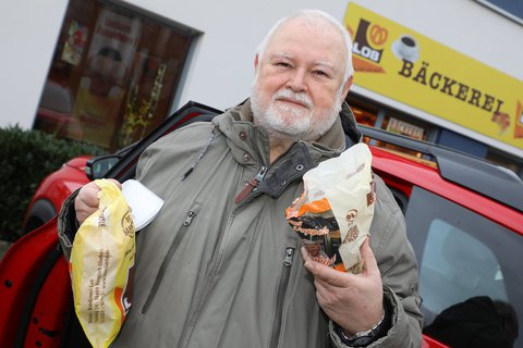 Dr. Johannes Bernhauser hat Krapfen in Eikamp geholt.